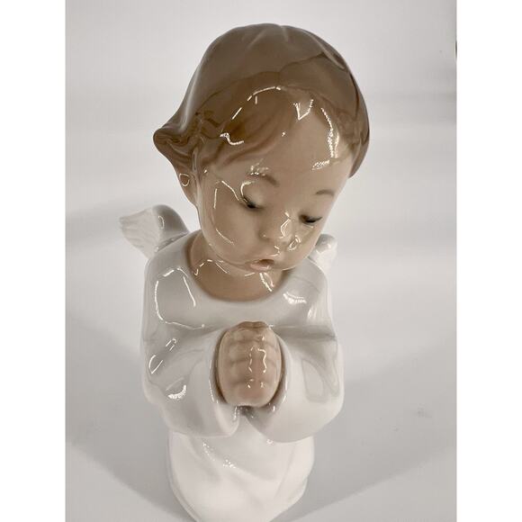 Lladro Figurines "Angel Praying" #4538 & “Girl Holding Rooster” #4677 No Box - Picture 6 of 14